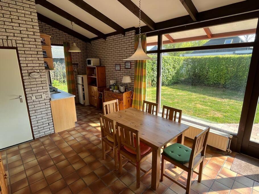 Knusse Bungalow Op Groen Park! Ouddorp Exterior foto